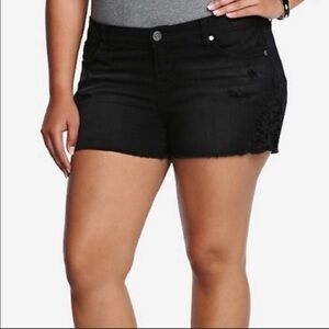 Torrid black distressed shorts size 20